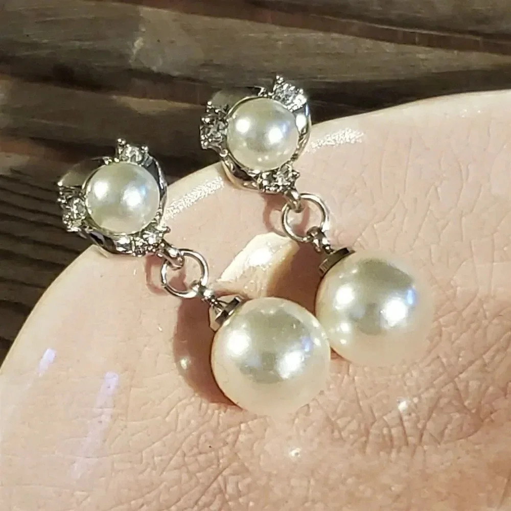 Glam White Faux Cultured Pearl Austrian Crystal Silver Platinum Plated Earrings